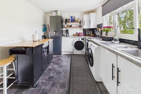 2 bedroom flat for sale, Lansbury Road, Crawley RH11