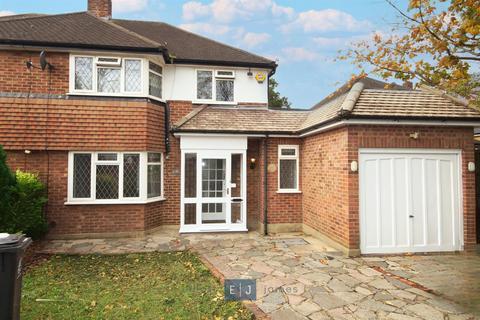 3 bedroom semi-detached house to rent, Fencepiece Road, Chigwell IG7