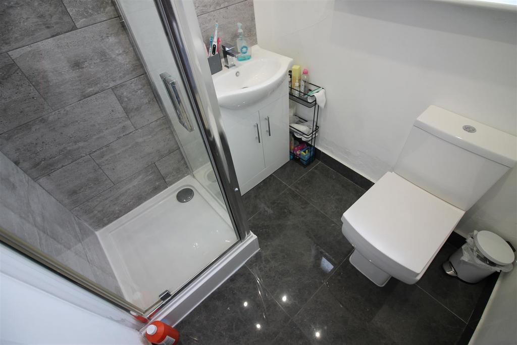 23 KR- Bathroom 1.JPG