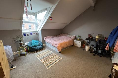 6 bedroom terraced house to rent, Ridgeway Terrace, Leeds, West Yorkshire, LS6