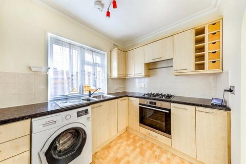 2 bedroom maisonette for sale, Tramway Path, Mitcham, CR4