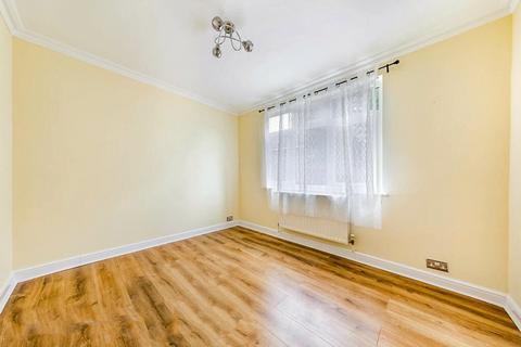 2 bedroom maisonette for sale, Tramway Path, Mitcham, CR4