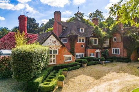 6 bedroom detached house for sale, Seven Hills Road, Hersham, Walton-on-Thames, Surrey, KT12