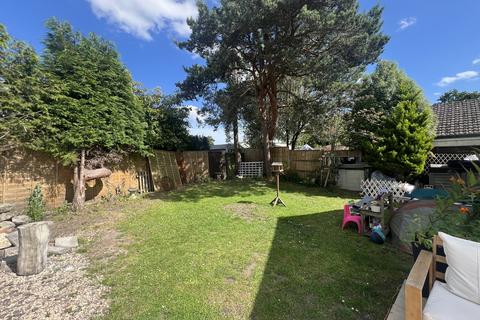 2 bedroom bungalow for sale, Leeson Drive, Ferndown, Dorset