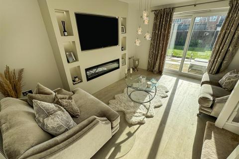 53 Yardley Close, Corby, NN17 2YE