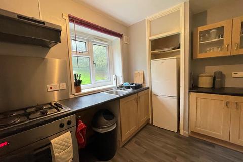 2 bedroom flat to rent, Kepstorn Close, West Park, Leeds, LS5