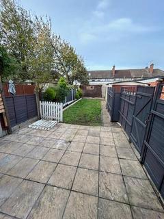 3 bedroom end of terrace house to rent, Crosby Road, Dagenham