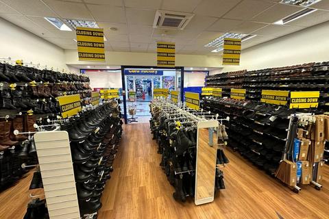 Retail property (high street) to rent, Burgess Hill RH15