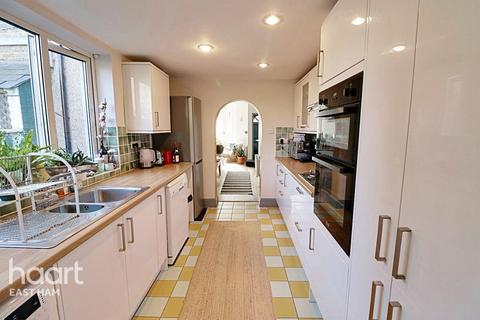 2 bedroom terraced house for sale, Frinton Road, London