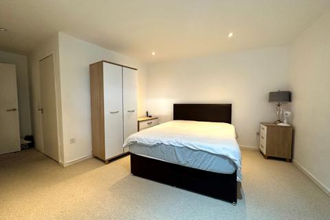 2 bedroom flat to rent, Gateway North, Crown Point Road, Leeds, LS9