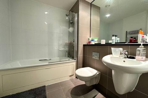 2 bedroom flat to rent, Gateway North, Crown Point Road, Leeds, LS9