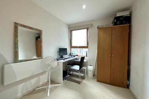 2 bedroom flat to rent, Gateway North, Crown Point Road, Leeds, LS9