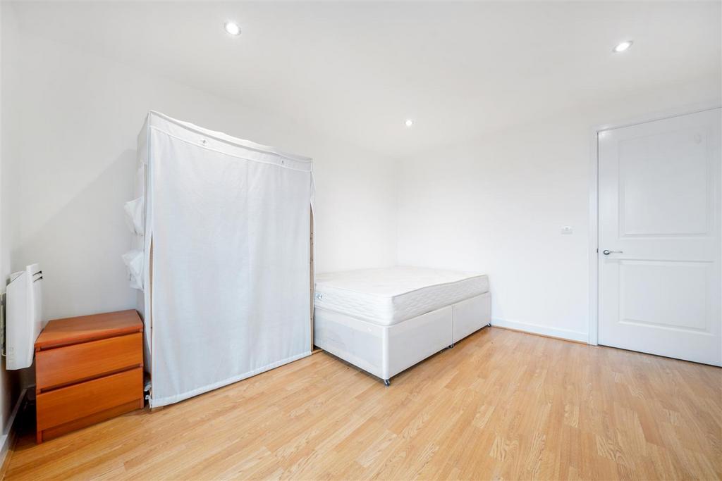 Flat 40, Reed House - skk Zsna Cbv F9gys QG0 Co.jpg