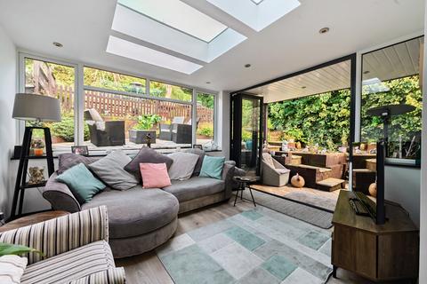 4 bedroom end of terrace house for sale, Gibbs Close, High Wycombe, Buckinghamshire