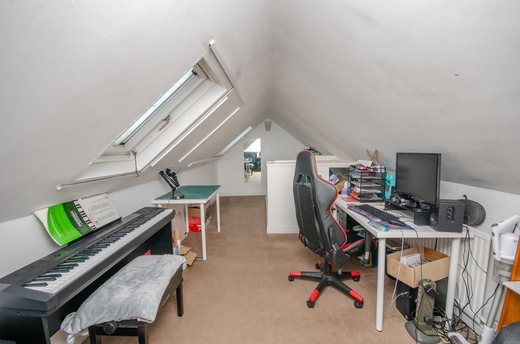 Loft room pic 2.jpg