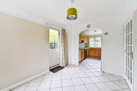 1 Valan Leas, Bromley, BR2 0PE