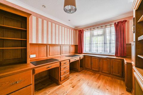 1 Valan Leas, Bromley, BR2 0PE