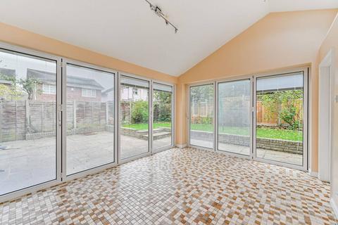 1 Valan Leas, Bromley, BR2 0PE