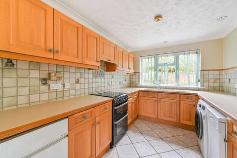 1 Valan Leas, Bromley, BR2 0PE