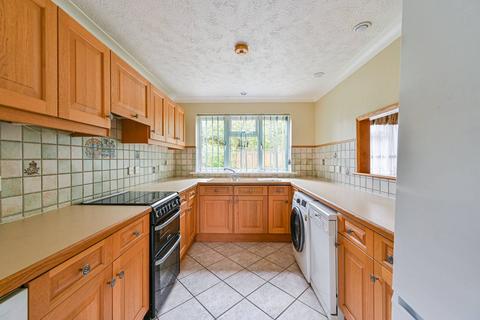 1 Valan Leas, Bromley, BR2 0PE
