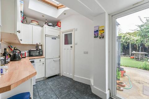 2 bedroom house to rent, Eversleigh Road, Shaftesbury Estate, London, SW11