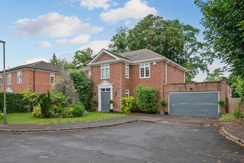 5 bedroom detached house to rent, Charlton Kings, Weybridge, KT13