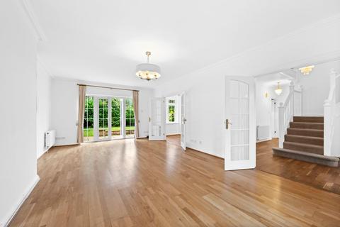 5 bedroom detached house to rent, Charlton Kings, Weybridge, KT13