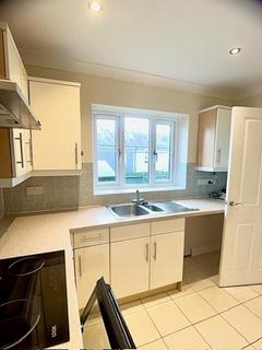 3 bedroom end of terrace house to rent, Lister Way, Totnes