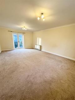 3 bedroom end of terrace house to rent, Lister Way, Totnes