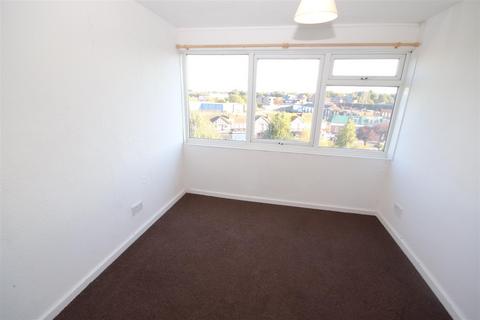 3 bedroom flat to rent, Crayford High Street, Crayford, Dartford