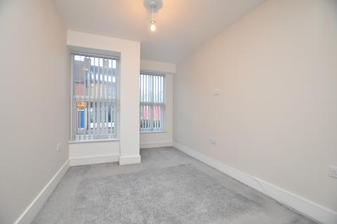 2 bedroom flat to rent, Parkway House, Baddow Road