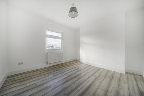 3 bedroom apartment to rent, Burnt Ash Road London SE12