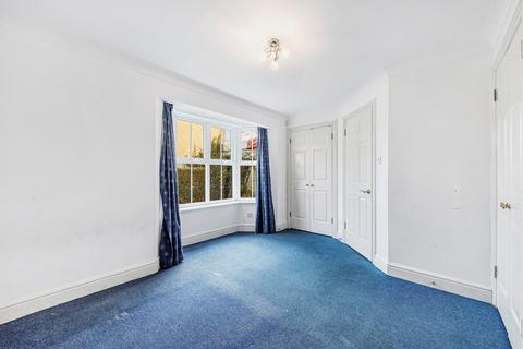 2 bedroom flat for sale, Draper Close, Isleworth, TW7