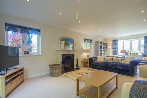 2 Hill Gardens, Streatley, Reading, RG8 9QF