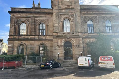 2 bedroom flat to rent, Lynedoch St, Park Circus G3