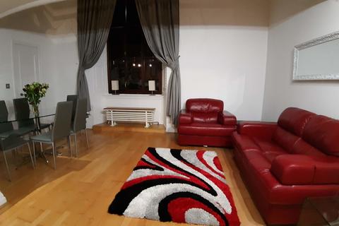 2 bedroom flat to rent, Lynedoch St, Park Circus G3