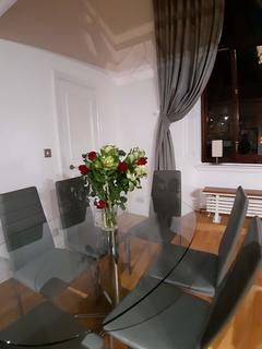 2 bedroom flat to rent, Lynedoch St, Park Circus G3