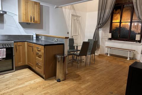 2 bedroom flat to rent, Lynedoch St, Park Circus G3