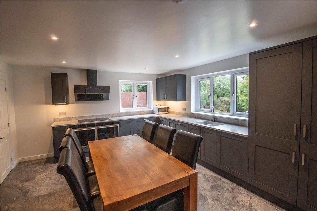 High Street, Cherry Hinton... 1 bed apartment to rent £1,375 pcm (£