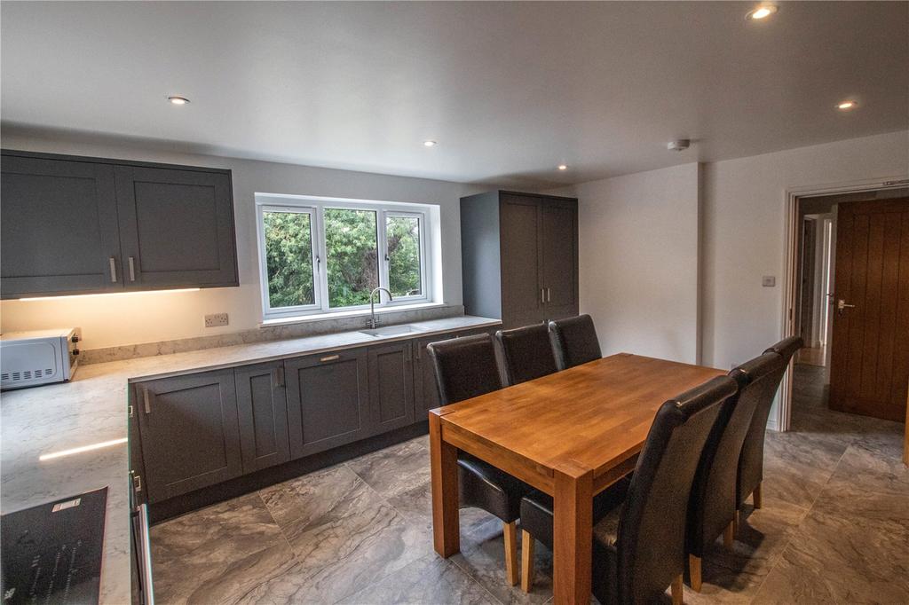 High Street, Cherry Hinton... 1 bed apartment to rent £1,375 pcm (£