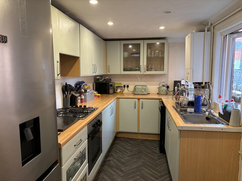 Hilton Road, Newton Abbot 2 bed terraced house to rent £900 pcm (£208 pw)