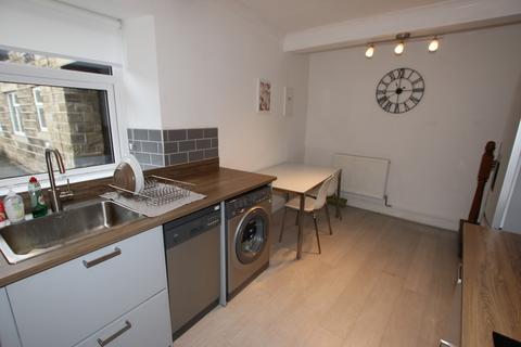 3 bedroom end of terrace house to rent, Penistone Road, New Mill, Holmfirth