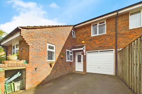 3 bedroom terraced house for sale, Amundsen Road, Horsham