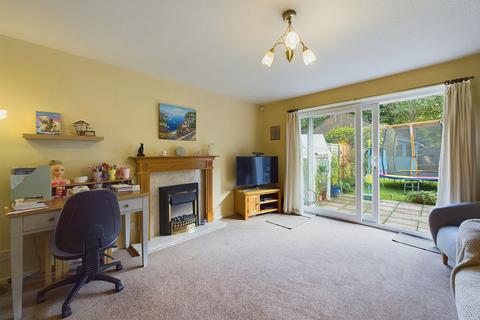 3 bedroom terraced house for sale, Amundsen Road, Horsham