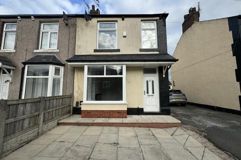 4 bedroom semi-detached house to rent, Lynton Avenue, Castleton OL11