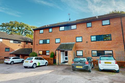 2 bedroom ground floor flat for sale, Balmoral Court, King George Close