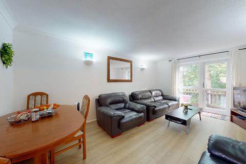 2 bedroom ground floor flat for sale, Balmoral Court, King George Close