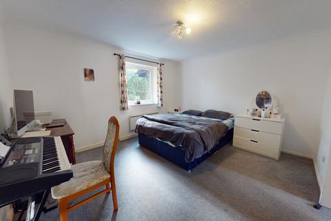 2 bedroom ground floor flat for sale, Balmoral Court, King George Close