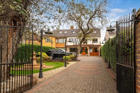 5 bedroom semi-detached house to rent, Middle Street, Nazeing EN9