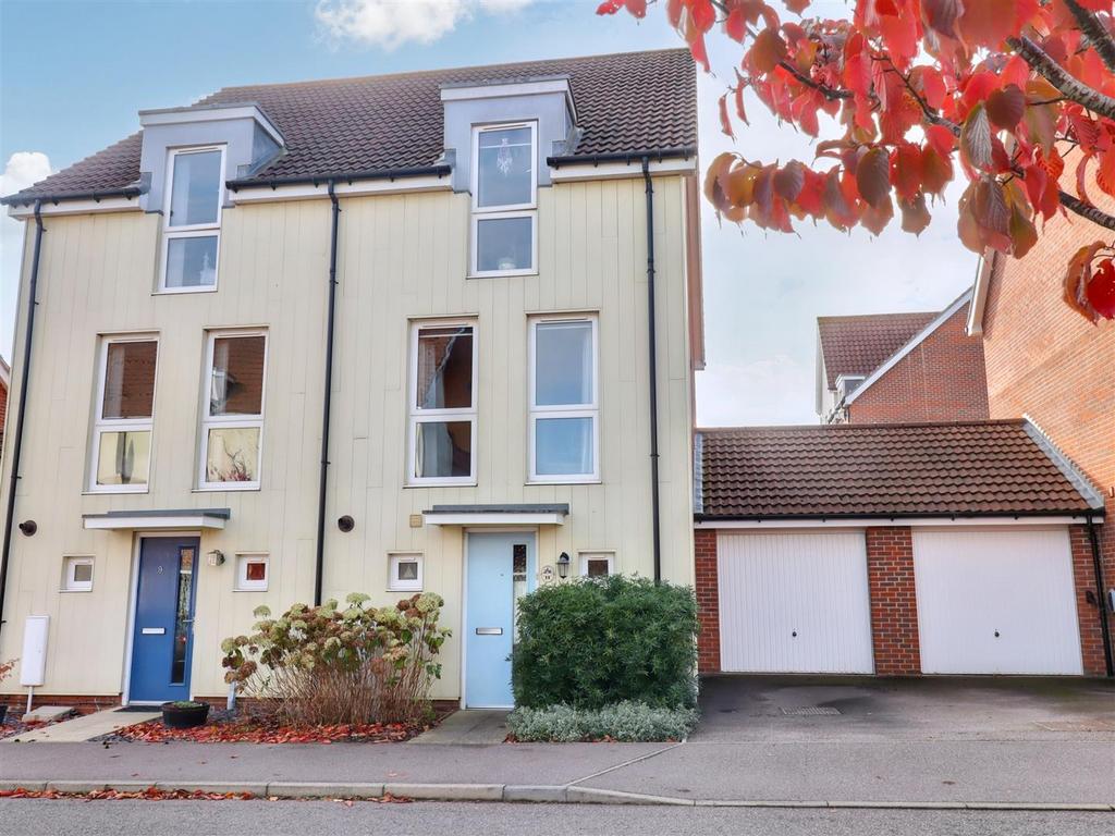 Holly Blue Mews, Norwich NR8 3 bed semidetached house for sale £260,000